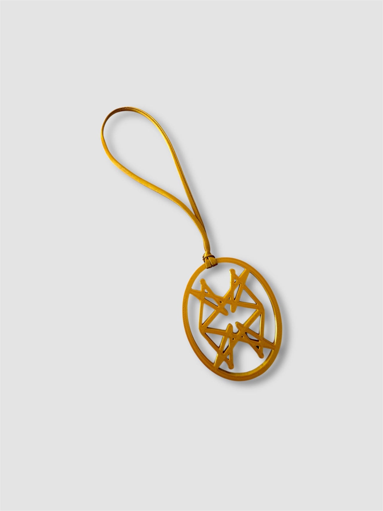 Monogram charm Large Golden