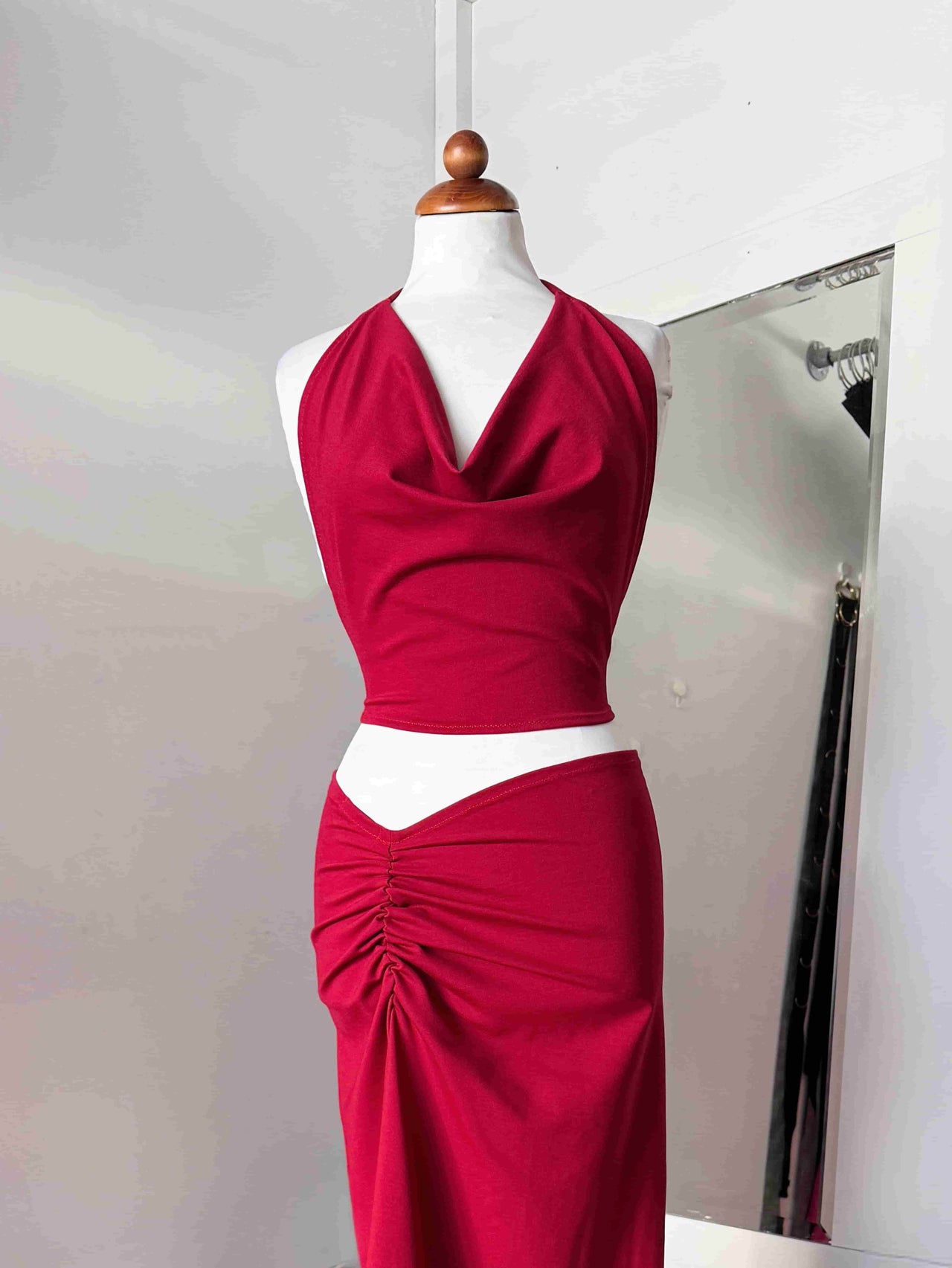 STEPHY COLW NECK TOP DEEP RED