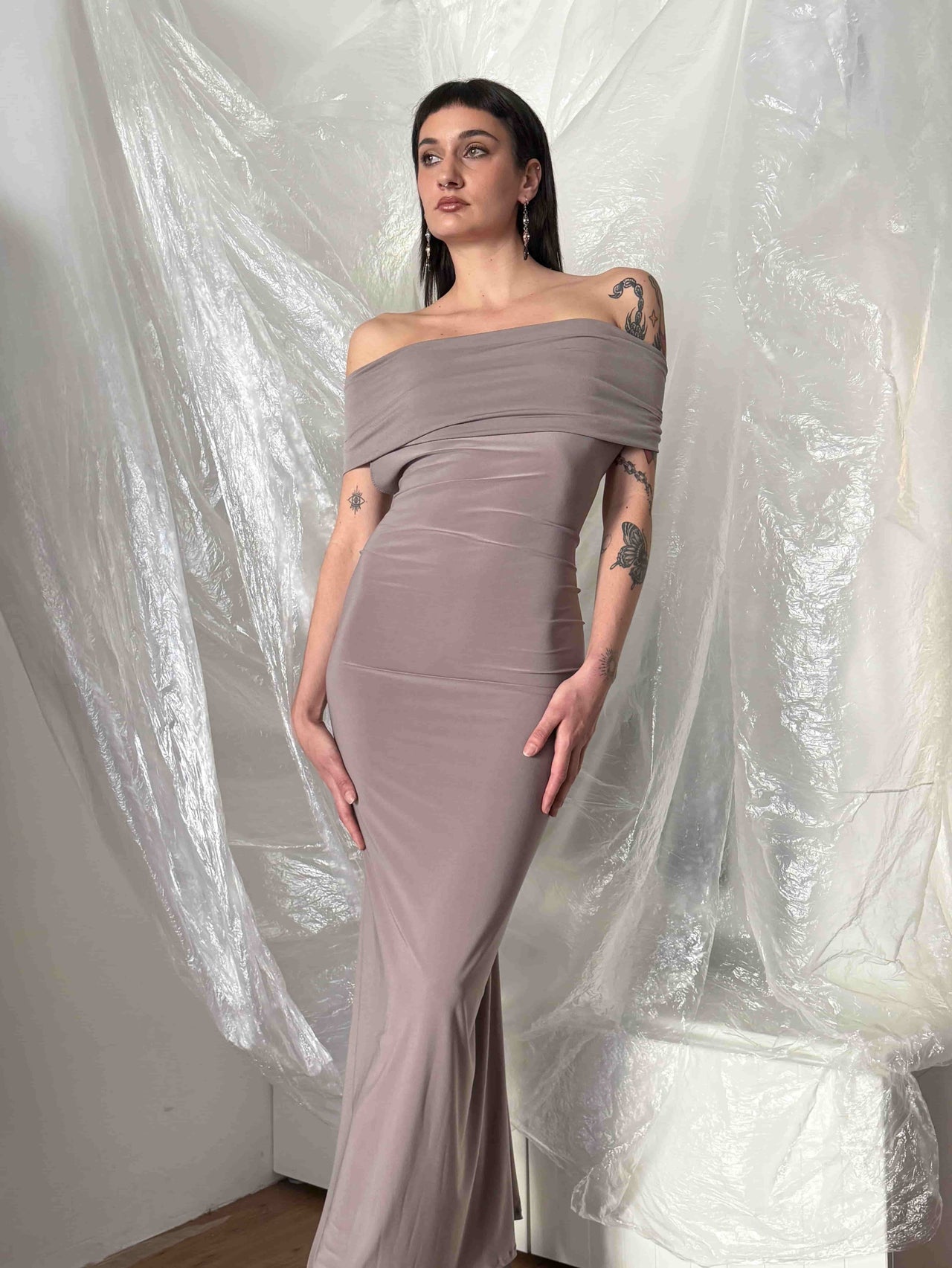BOAT NECK DRESS TAUPE