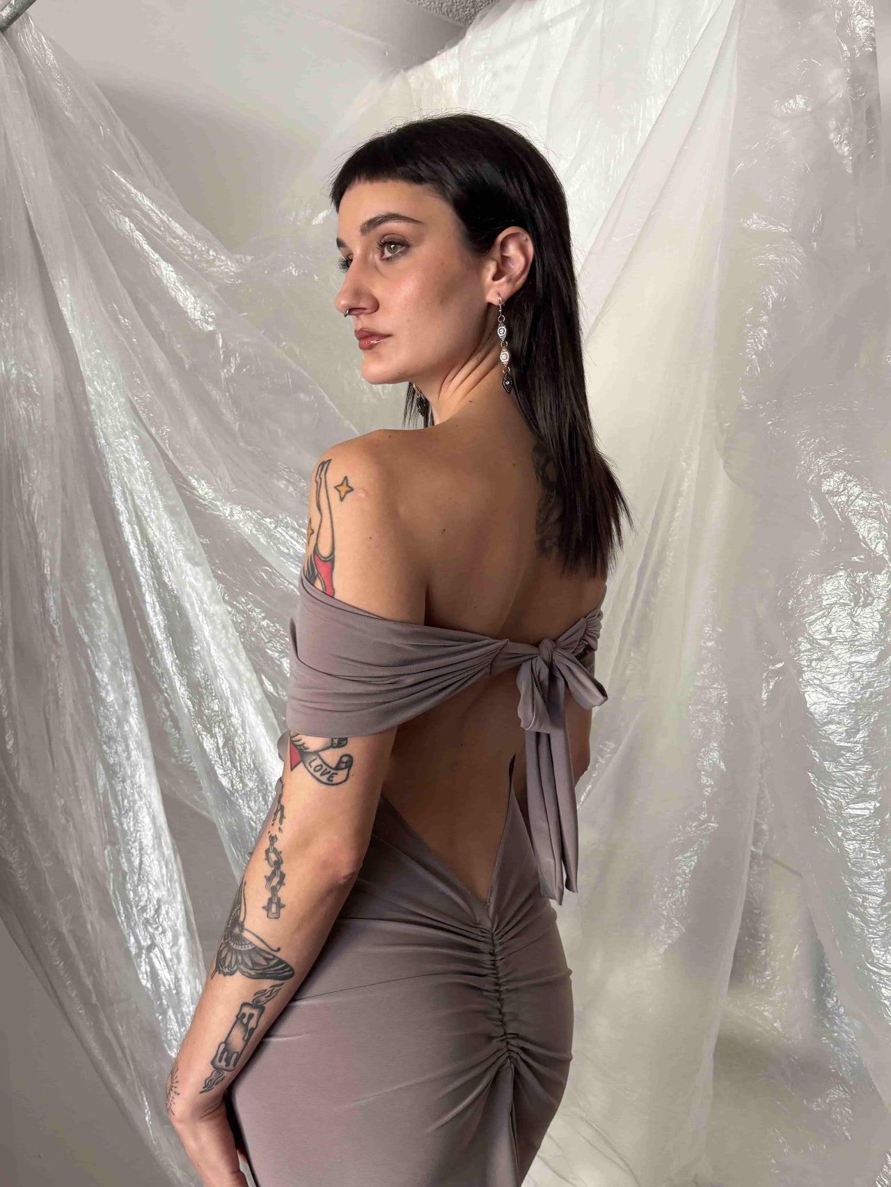 BOAT NECK DRESS TAUPE